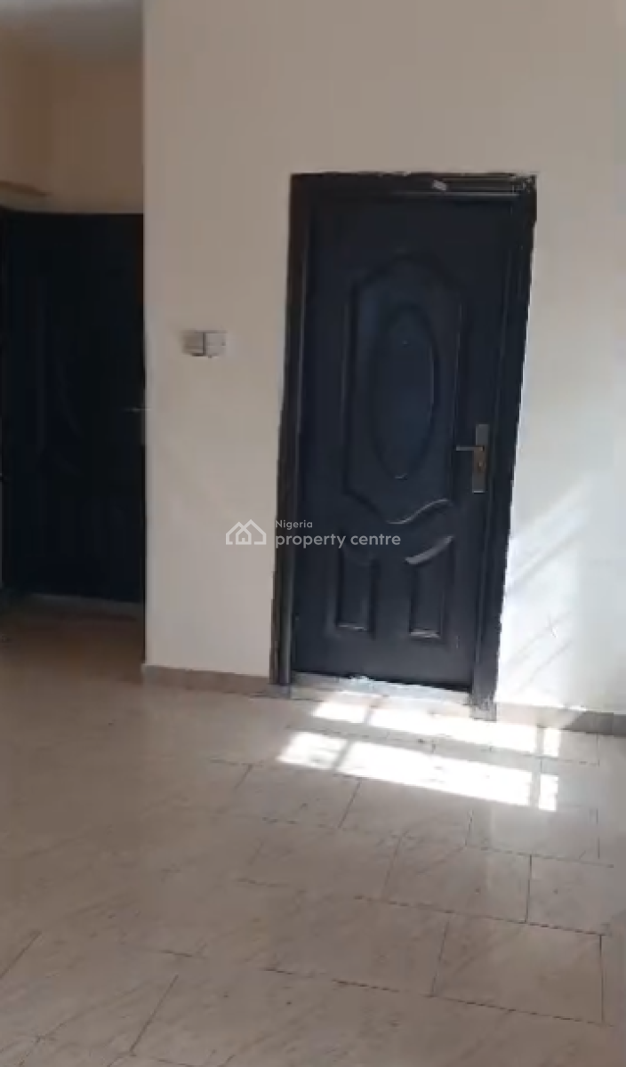 Executive Room Upstairs, Lekki Scheme 2 Estate, Abraham Adesanya, Lekki Phase 2, Lekki, Lagos, Flat / Apartment for Rent