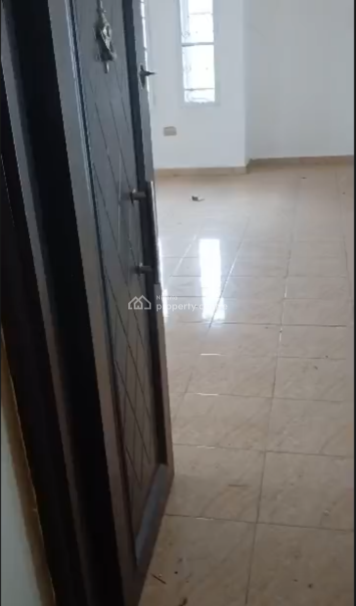 Massive Studio Apartment Upstairs, Lekki Scheme 2 Estate, Abraham Adesanya, Lekki Phase 2, Lekki, Lagos, Self Contain (single Rooms) for Rent