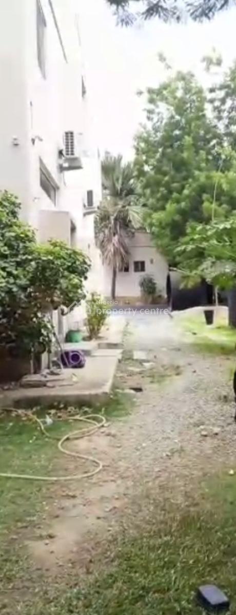 Distress Eight Bedrooms Mansion Fully Detached Duplex, Wuse 2, Abuja, Detached Duplex for Sale