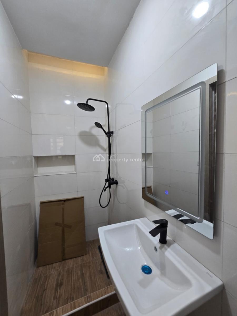 Tastefully Finished Serviced 2 Bedroom Flat, Lekki Phase 1, Lekki, Lagos, Flat / Apartment for Sale