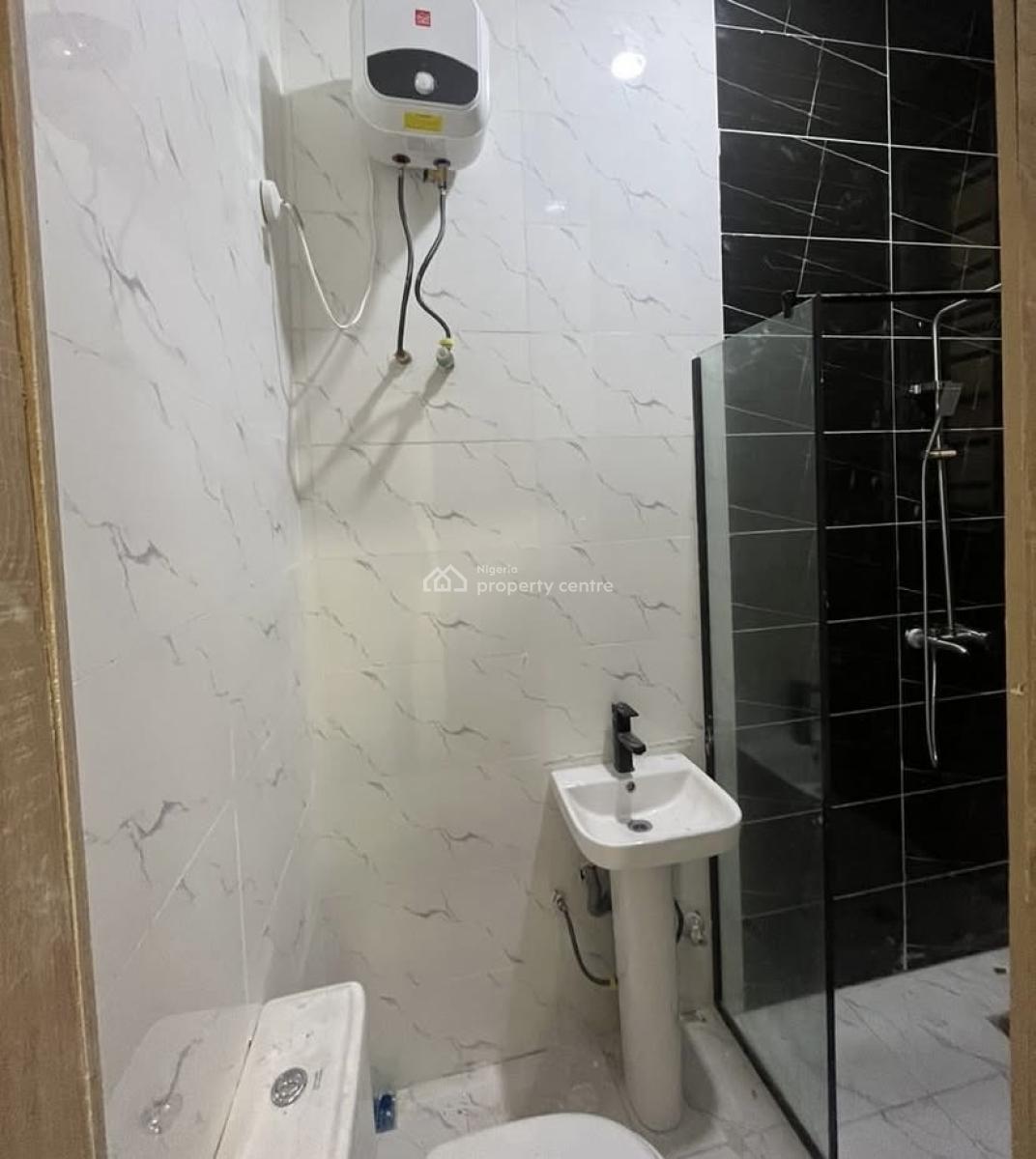 2bedroom Apartment, Ologolo, Ologolo, Lekki, Lagos, Flat / Apartment for Rent