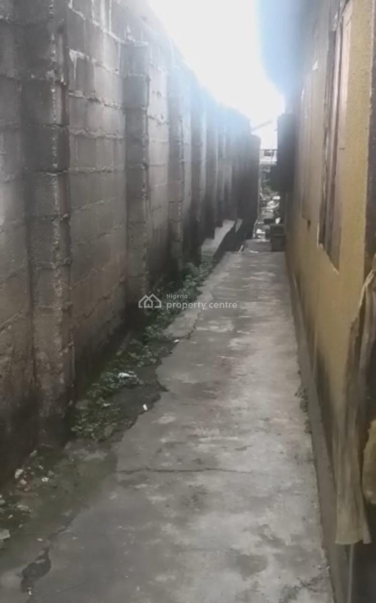 a Demolishable Building Sitting on 500sqm of Land, Ebute Metta, Ebute Metta West, Yaba, Lagos, Detached Bungalow for Sale