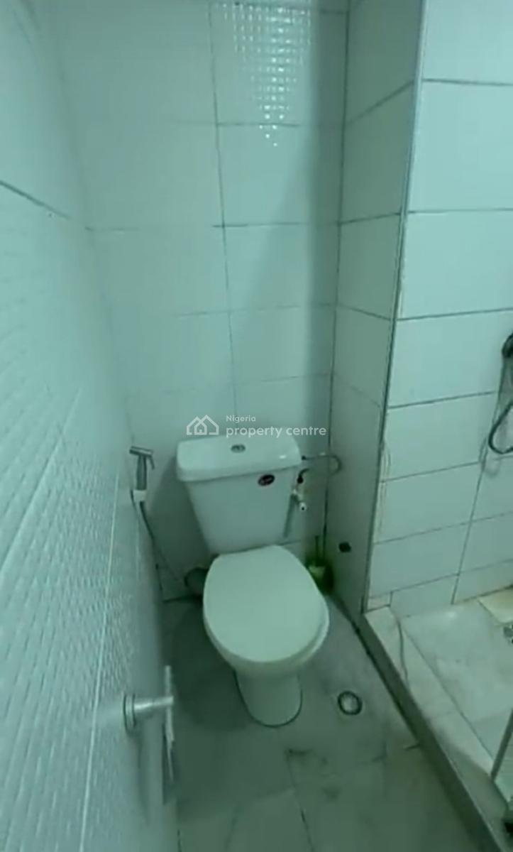 Semi Masters Bedroom Inside a Shared Apartment { Video}, Bera Estate Chevron, Lekki, Lagos, Self Contain (single Rooms) for Rent