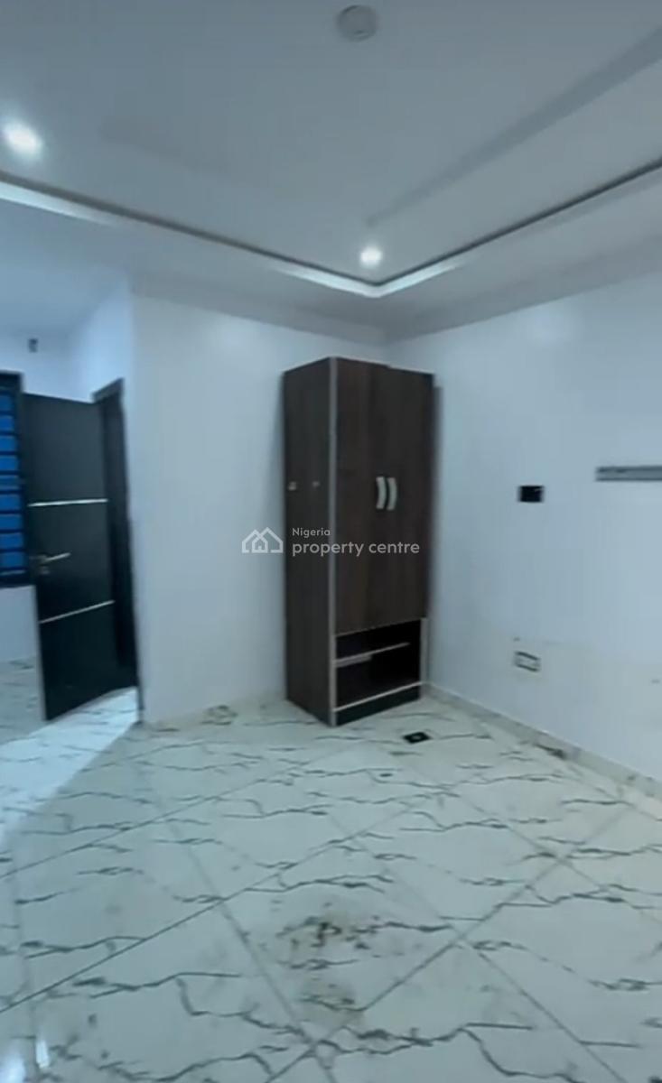 Upstairs Mini Flat with Private Kitchen Inside a Shared Duplex{video}, Bera Estate Chevron, Lekki, Lagos, Mini Flat (room and Parlour) for Rent