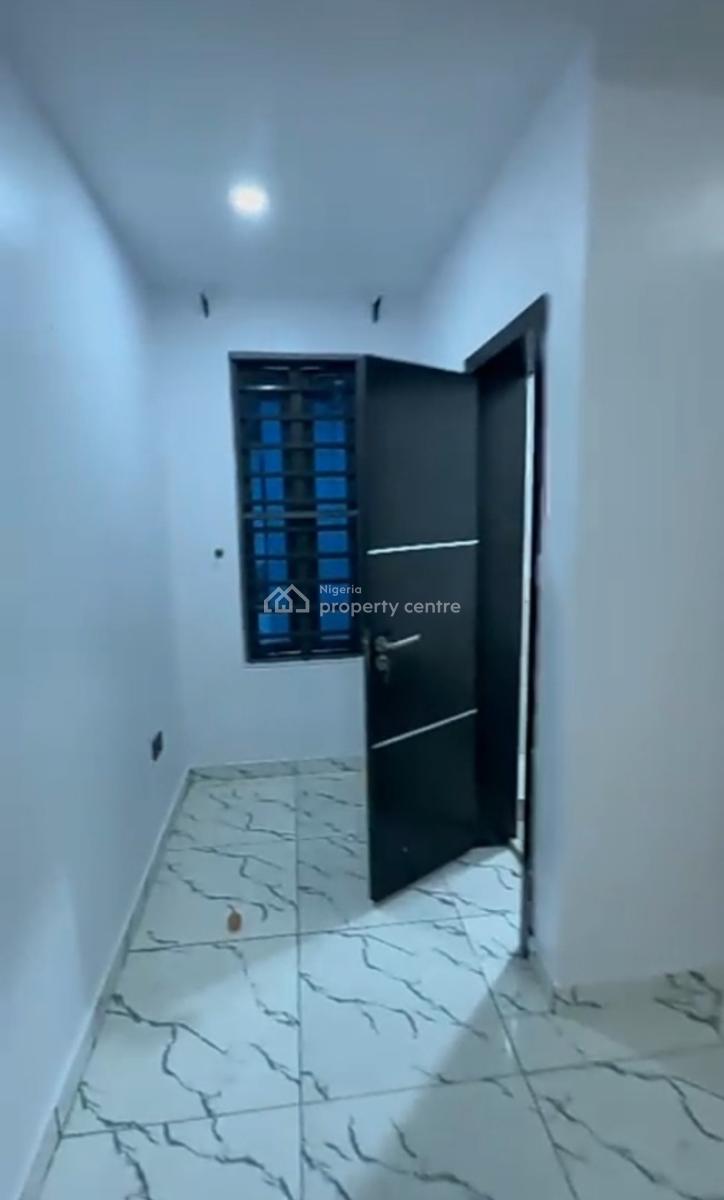 Upstairs Mini Flat with Private Kitchen Inside a Shared Duplex{video}, Bera Estate Chevron, Lekki, Lagos, Mini Flat (room and Parlour) for Rent