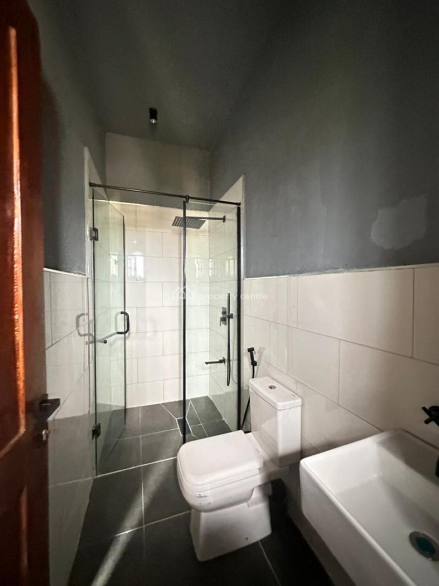 Very Spacious and Stunning 1 Bedroom Apartment with an Elevator, Lekki Phase 1, Lekki, Lagos, Flat / Apartment for Sale