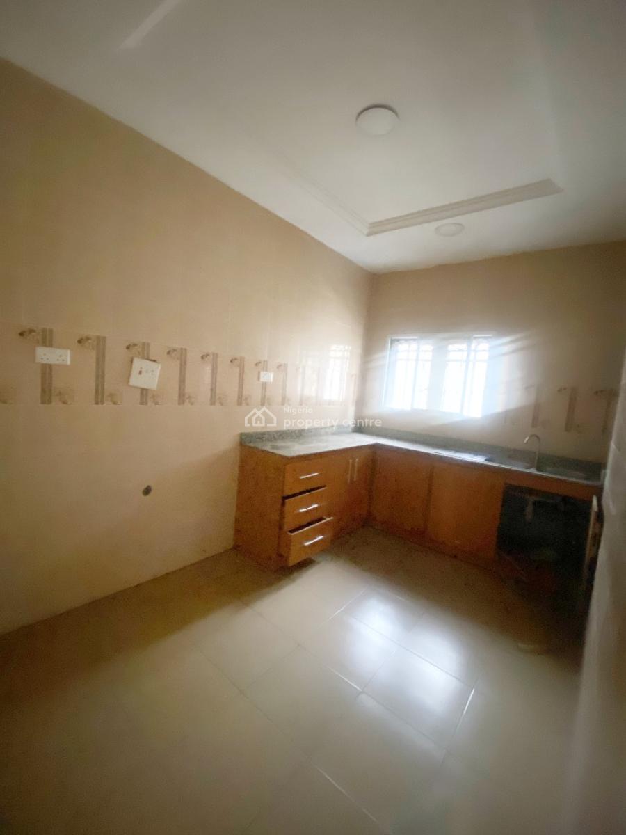 a Well Maintained Spacious 3 Bedroom Flat, Gra Phase 1, Magodo, Lagos, Flat / Apartment for Rent