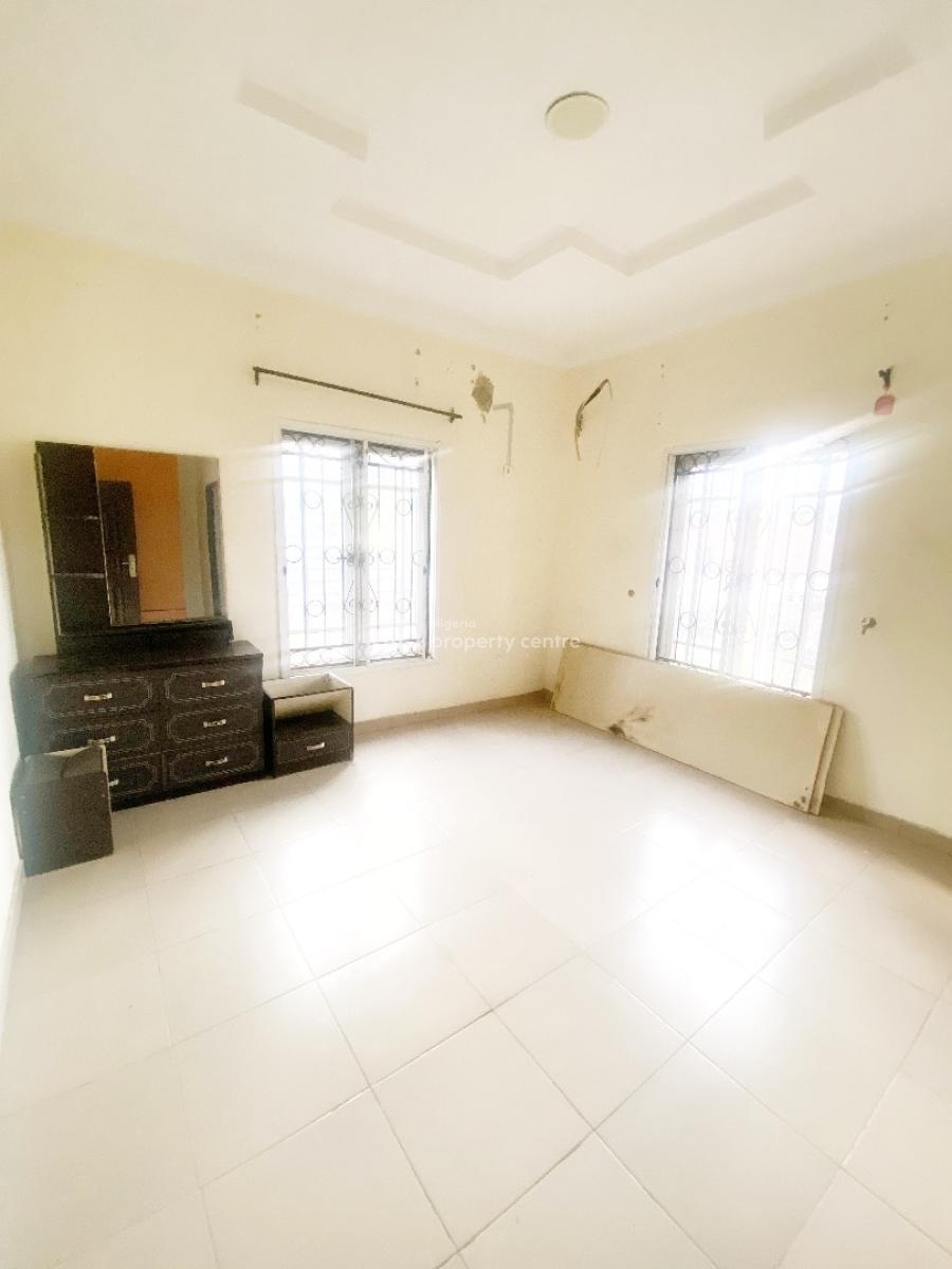 a Well Maintained Spacious 3 Bedroom Flat, Gra Phase 1, Magodo, Lagos, Flat / Apartment for Rent