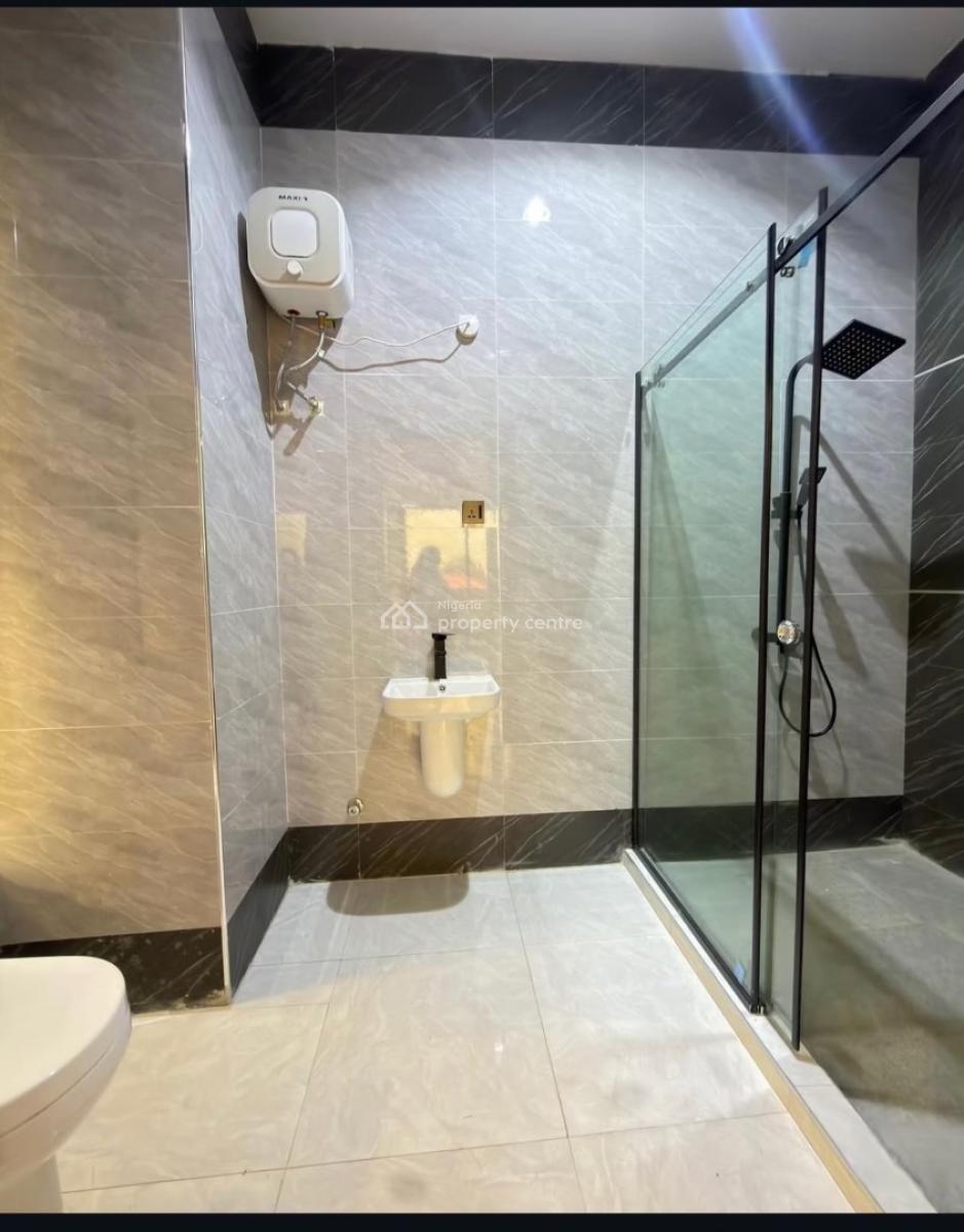 6 Bedroom House with Pool and Bq, Magodo, Gra Phase 2, Magodo, Lagos, Detached Duplex for Sale