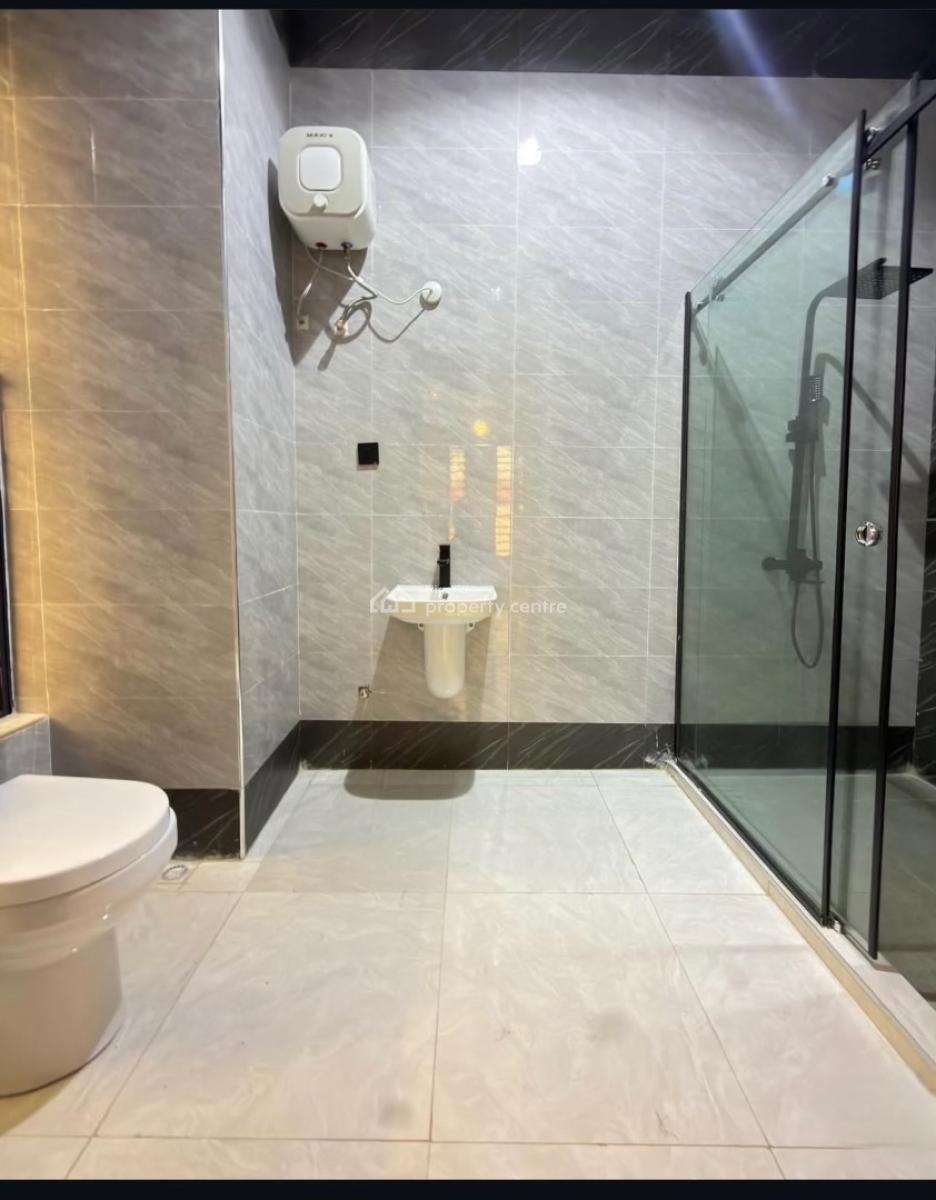 6 Bedroom House with Pool and Bq, Magodo, Gra Phase 2, Magodo, Lagos, Detached Duplex for Sale