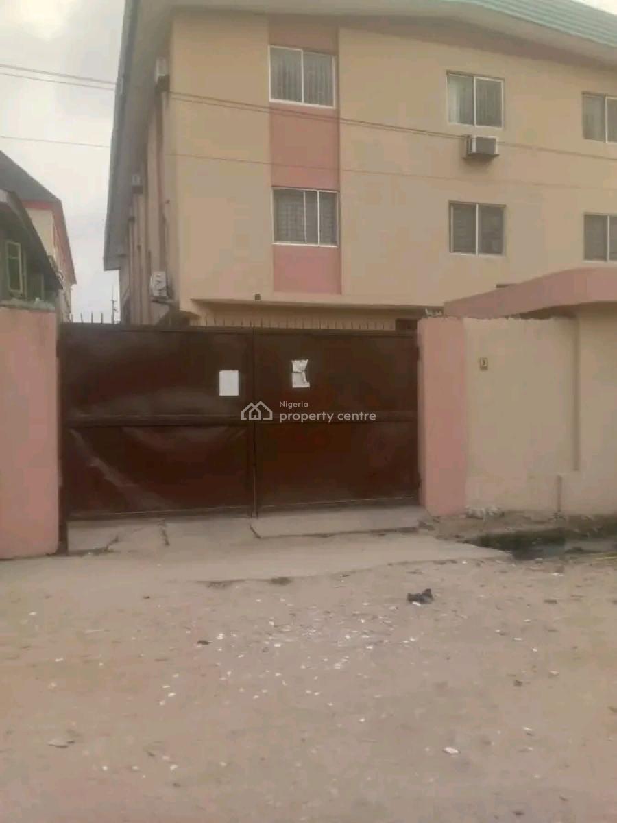 6 Nos 3bdrm Flat Register Conveyance, T Off Anjorin Street Lawanson., Surulere, Lagos, Block of Flats for Sale