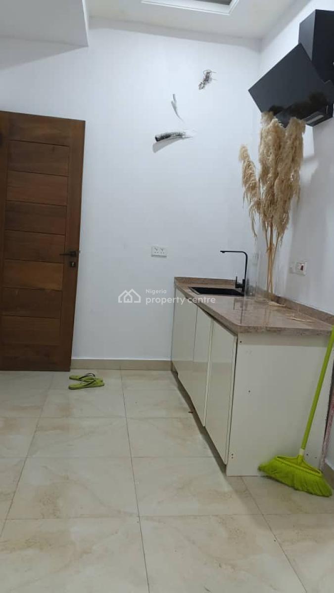Beautiful Spacious Selfcontain in Lekki Phase 1, Lekki Phase 1, Lekki Phase 1, Lekki, Lagos, Self Contain (single Rooms) for Rent