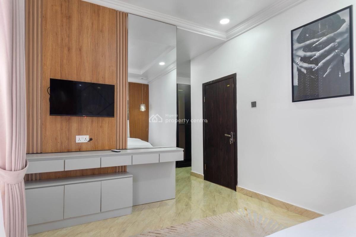 2 Bedroom  Ps5  Balcony  Startlink Internet  Smart Door Lock  Was, Lekki Phase 1, Lekki, Lagos, Flat / Apartment for Rent