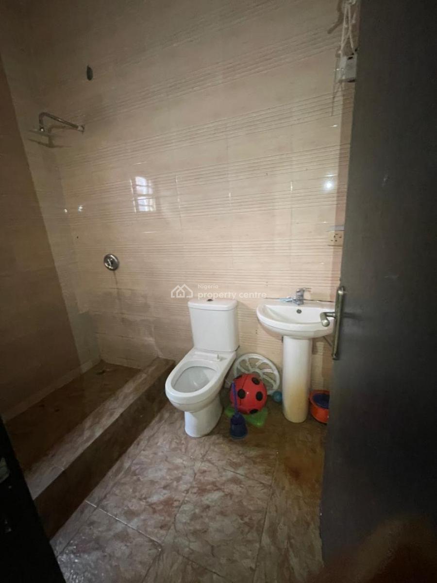 3 Bedroom Flat Apartment in a Serene Environment of Magodo Phase 2 Gra, Magodo Gra Phase 2, Gra Phase 2, Magodo, Lagos, Flat / Apartment for Rent