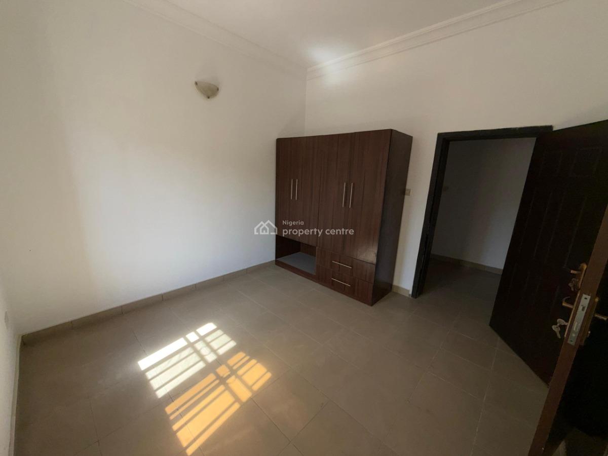 Spacious 3 Bedroom Apartment, Off Freedom Way, Lekki Phase 1, Lekki, Lagos, Flat / Apartment for Rent
