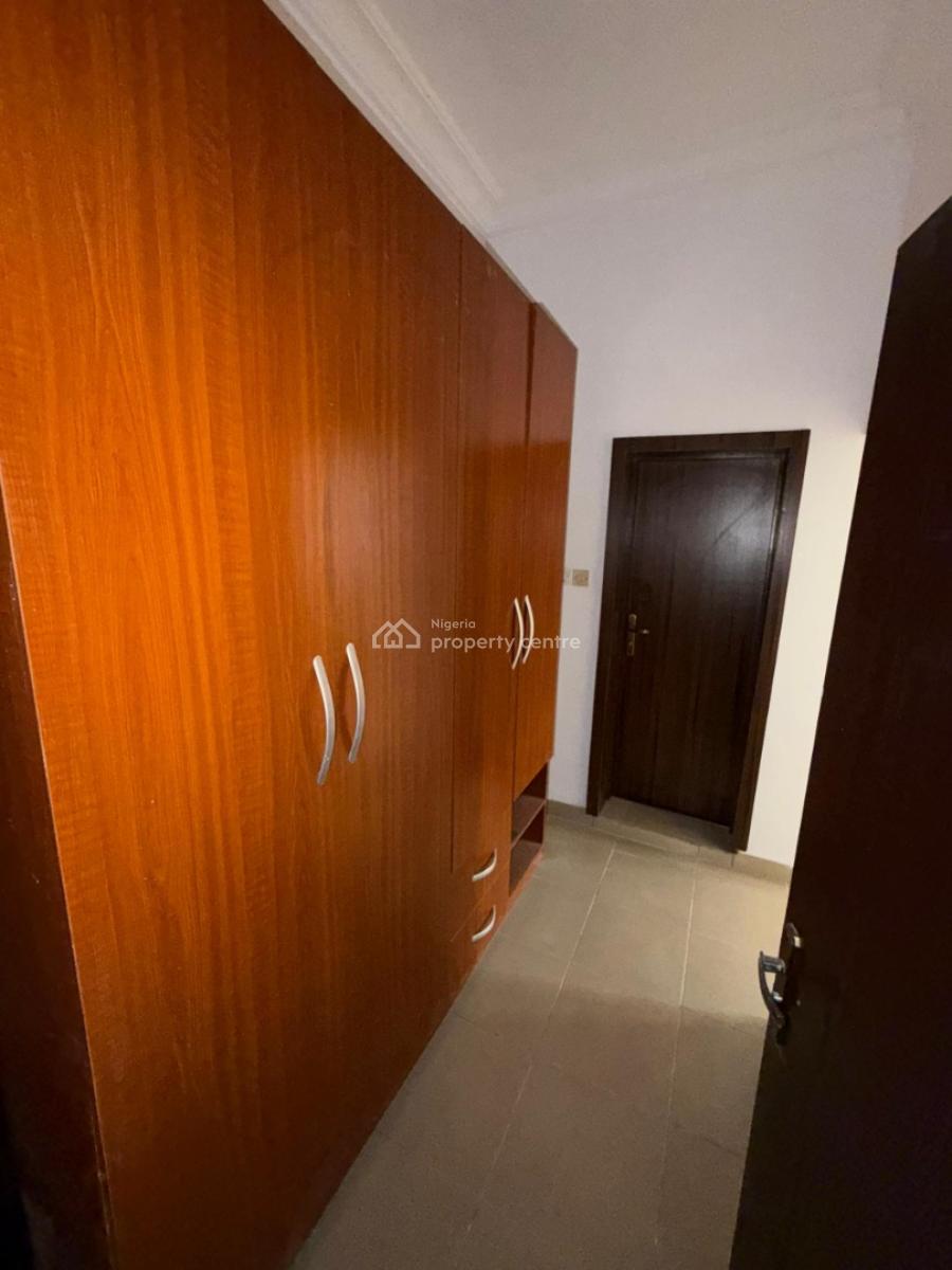 Spacious 3 Bedroom Apartment, Off Freedom Way, Lekki Phase 1, Lekki, Lagos, Flat / Apartment for Rent