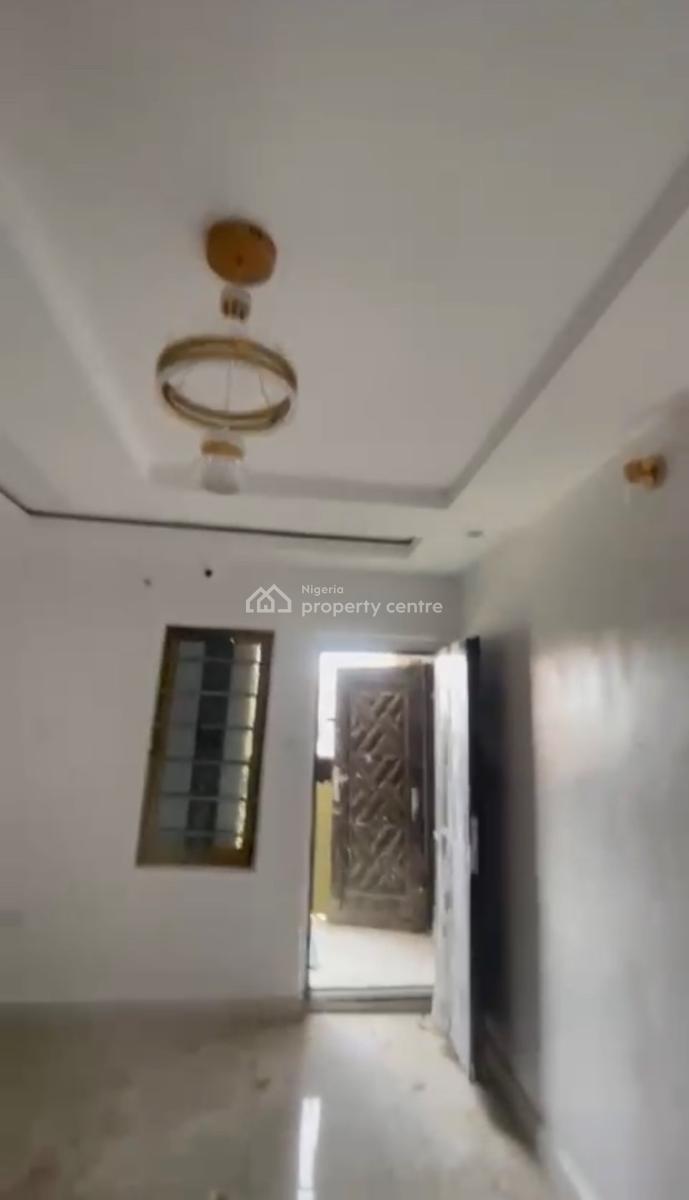 Standard 2bedroom Flat, Akoka, Yaba, Lagos, Flat / Apartment for Rent