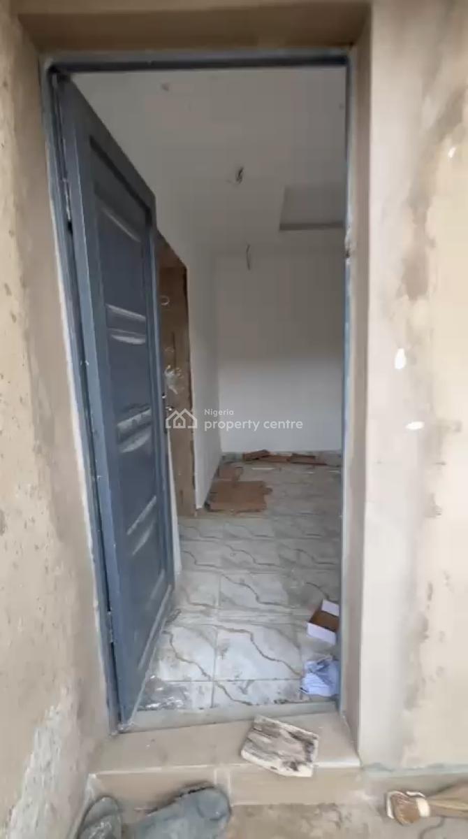 Neat One Bedroom Apartment, Bajulaiye Road, Shomolu, Lagos, Flat / Apartment for Rent