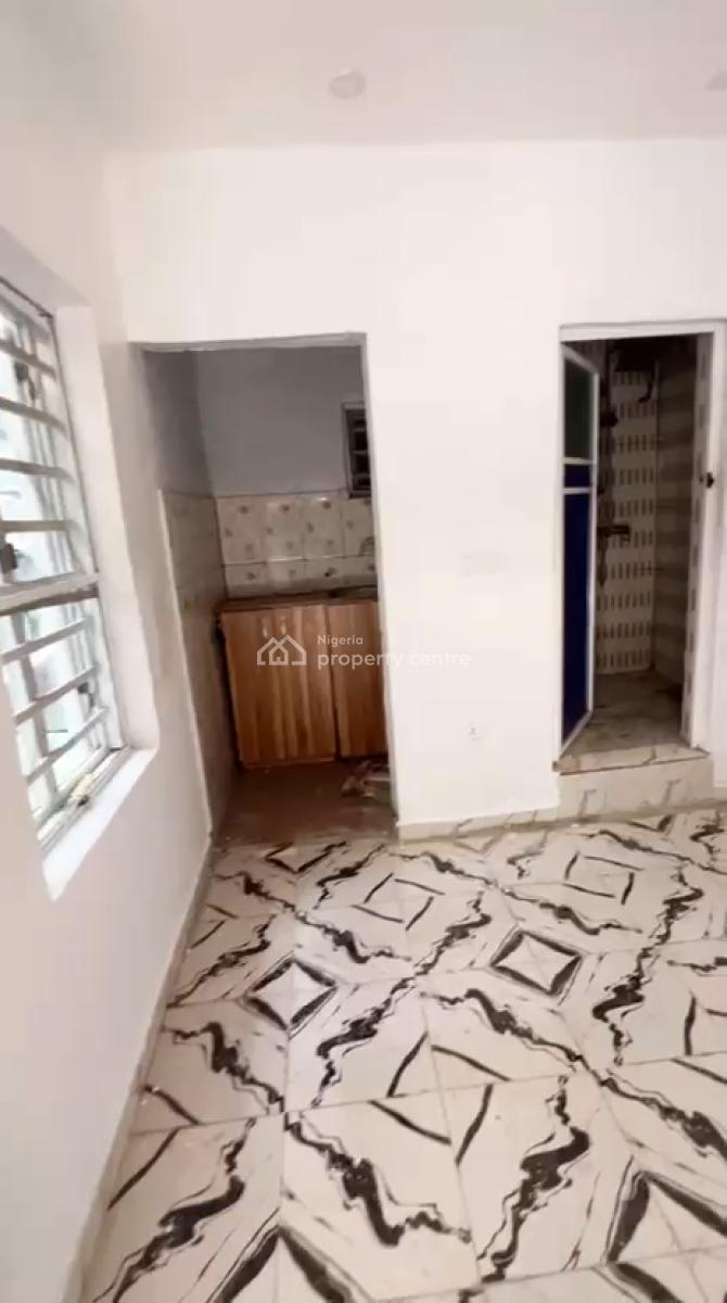 Standard Self Con Apartment, Bojulaiye,sungas, Shomolu, Lagos, Self Contain (single Rooms) for Rent