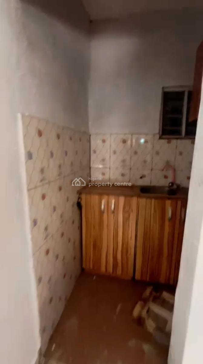 Standard Self Con Apartment, Bojulaiye,sungas, Shomolu, Lagos, Self Contain (single Rooms) for Rent