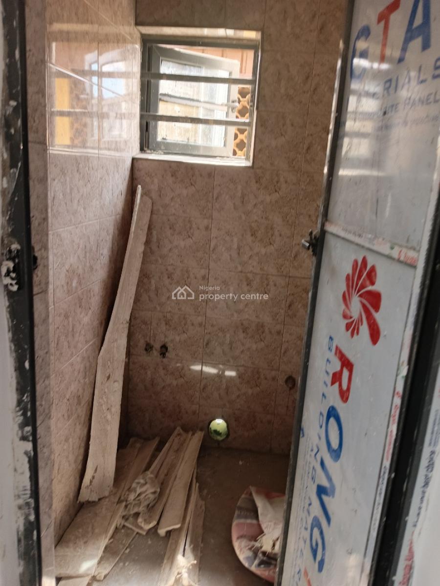 Executive and Luxury 2bedroom Flat, All Ensuit, Off Akanro Street, Illasa-maja, Ilasamaja, Mushin, Lagos, Flat / Apartment for Rent