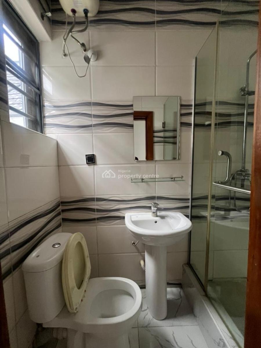 Distress  4 Bedroom Semi Detached at Osapa with a Room Bq, Osapa, Lekki, Lagos, Semi-detached Duplex for Sale