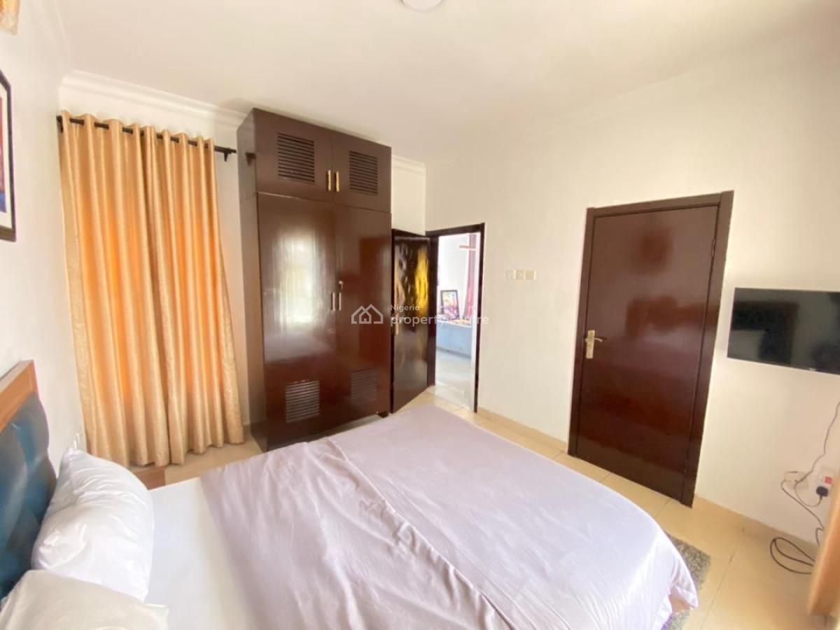 Distress 3 Bedroom Flat at Milverton Estate Osapa, Osapa, Lekki, Lagos, Flat / Apartment for Sale