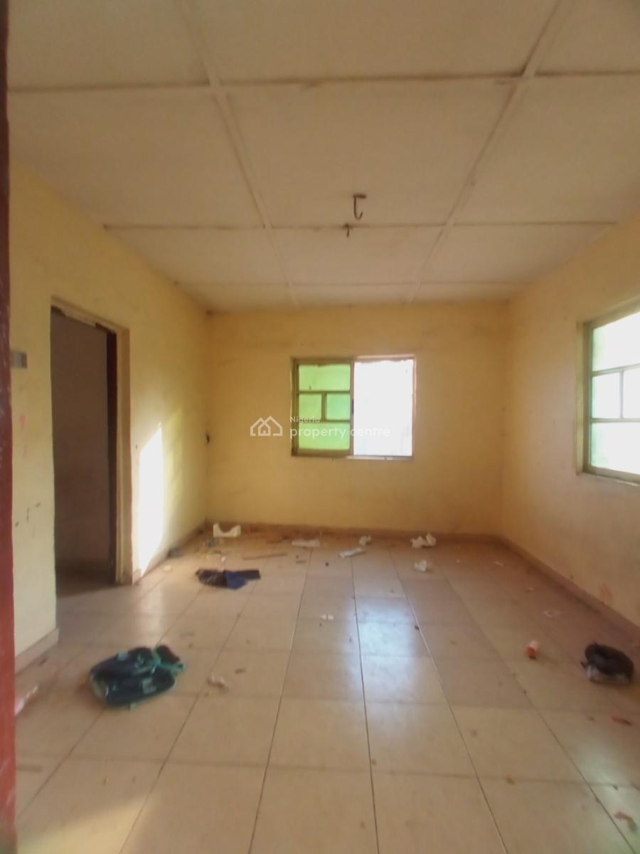 Well Maintained Mini Flat (room and Parlour) with Separate Kitch, Off Miyaki Street, Oworonshoki, Kosofe, Lagos, Mini Flat (room and Parlour) for Rent