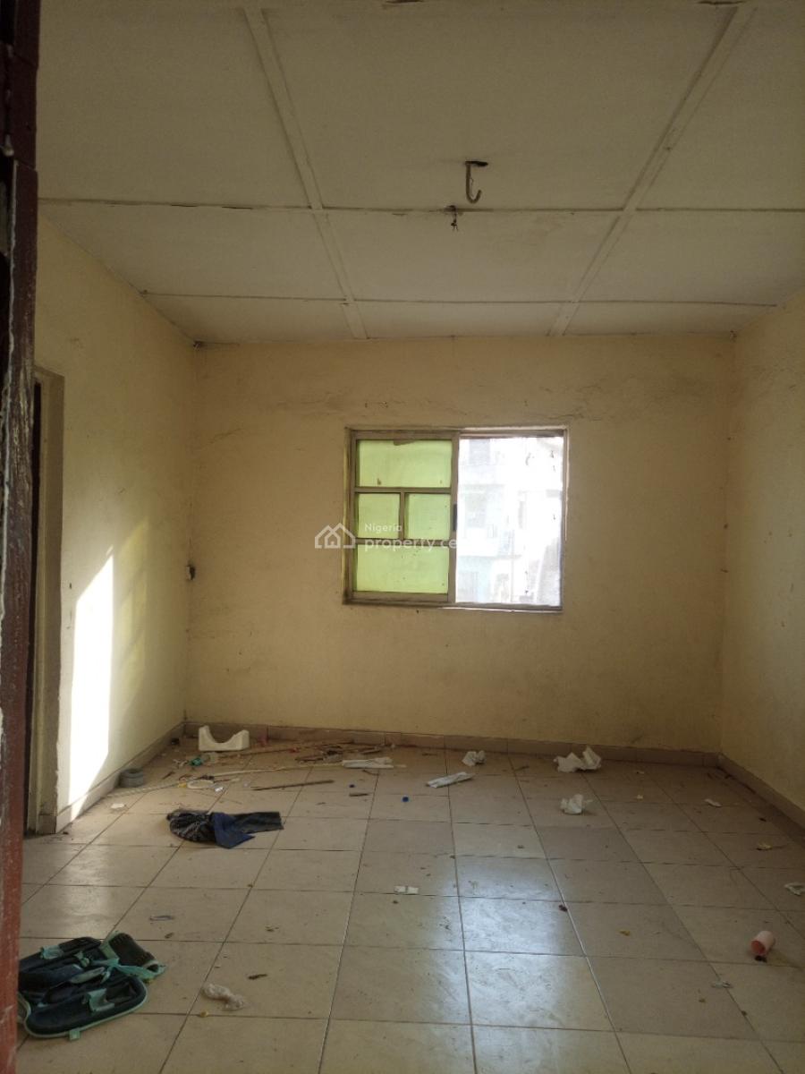 Well Maintained Mini Flat (room and Parlour) with Separate Kitch, Off Miyaki Street, Oworonshoki, Kosofe, Lagos, Mini Flat (room and Parlour) for Rent