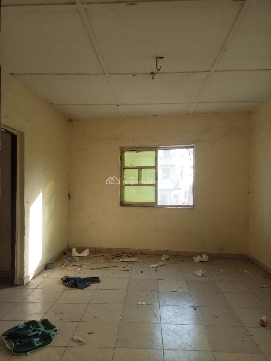 Well Maintained Mini Flat (room and Parlour) with Separate Kitch, Off Miyaki Street, Oworonshoki, Kosofe, Lagos, Mini Flat (room and Parlour) for Rent