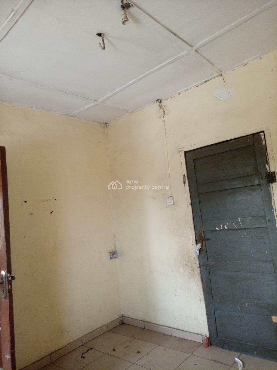 Well Maintained Mini Flat (room and Parlour) with Separate Kitch, Off Miyaki Street, Oworonshoki, Kosofe, Lagos, Mini Flat (room and Parlour) for Rent