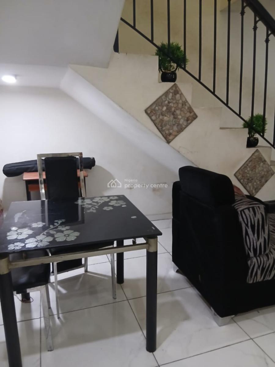 Well Maintained 3brm Terrace Duplex with a Bq, Chisco Ikate Lekki, Lekki, Lagos, Terraced Duplex for Sale