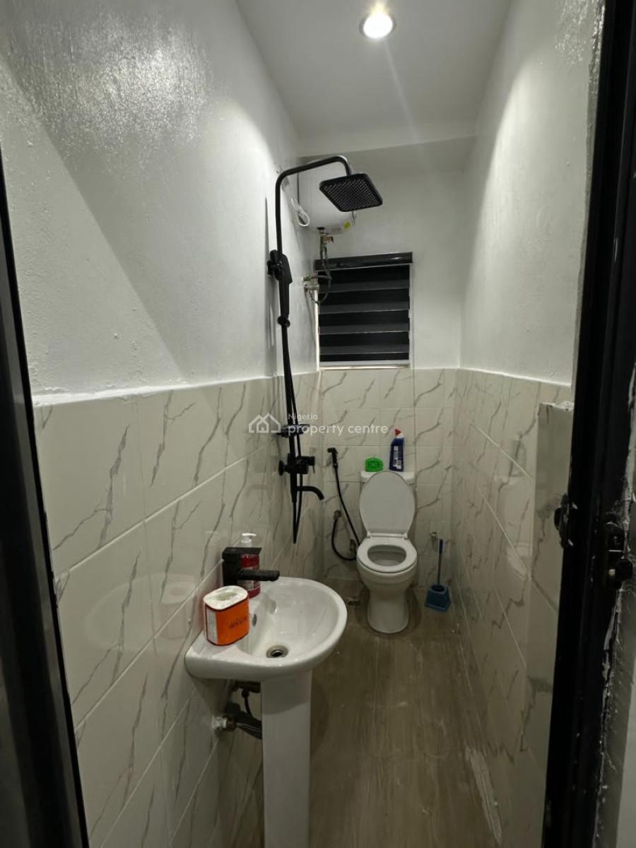 Apartmentswithgreen Silo Miniflat 1 Bedroom, Soyinka Street, Lad-lak, Shomolu, Lagos, Flat / Apartment Short Let