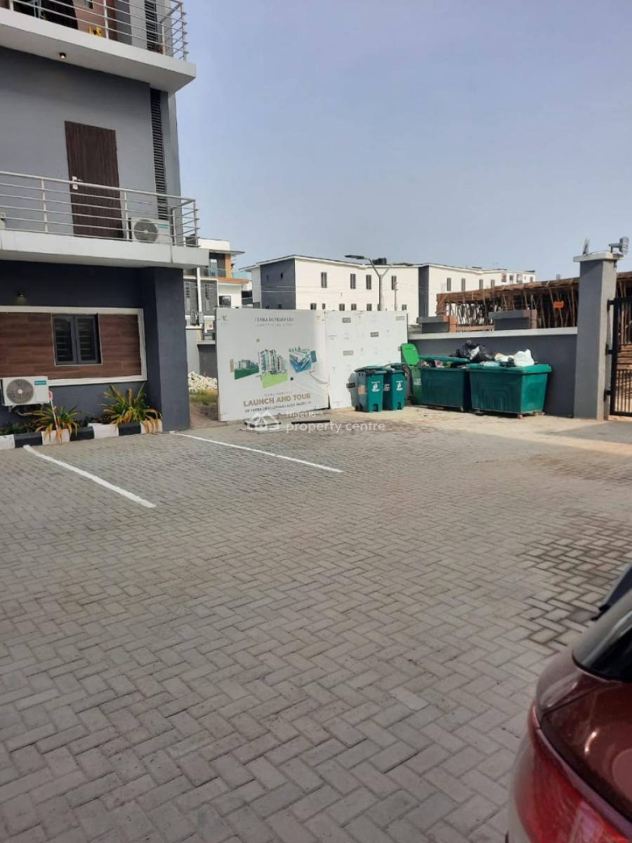Luxurious 3bedroom Terrace Maisonnette, Off Freedom Way, Lekki Phase 1, Lekki, Lagos, Flat / Apartment for Sale
