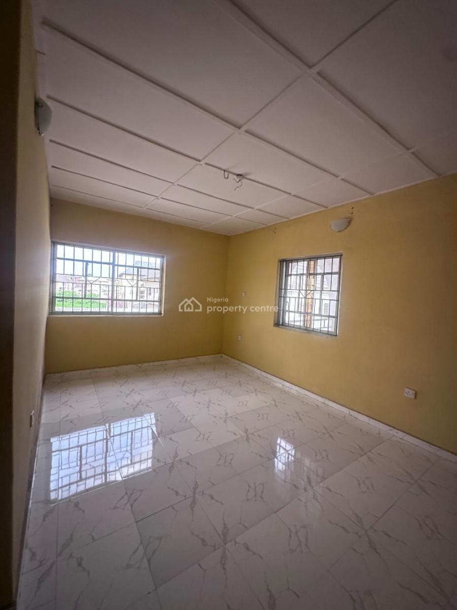 3bedroom Flat Upstairs, Okoye Street, Bucknor Estate Oke Afa Isolo Lagos., Isolo, Lagos, Flat / Apartment for Rent