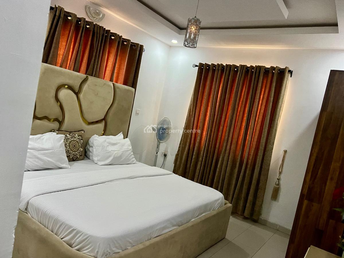 S & S Moj-june 12 Apartment, 2b, June 12 Boulevard Road, Road 4 Junction Abraham Adesanya, Ajah, Lagos, Detached Bungalow Short Let