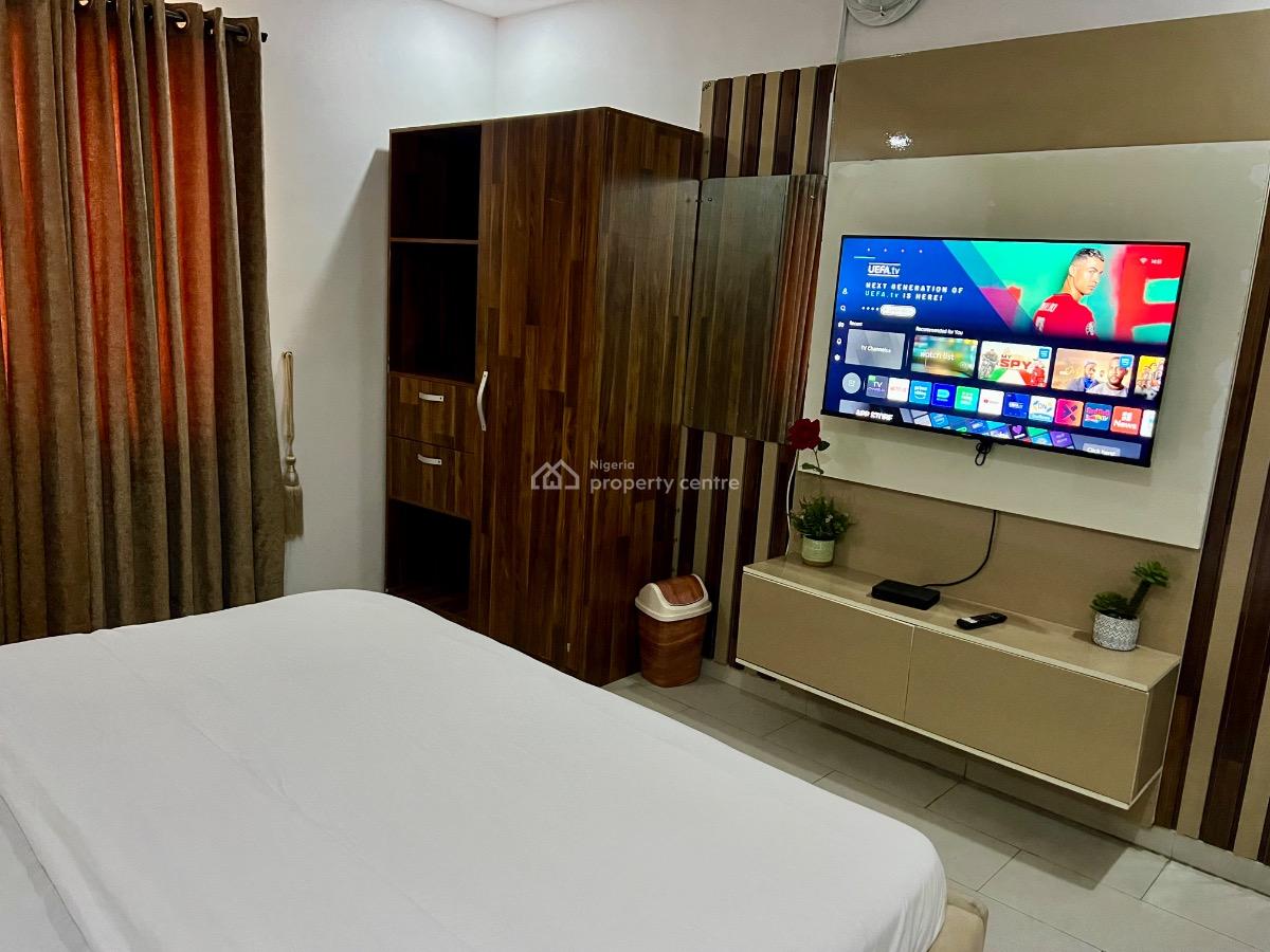 S & S Moj-june 12 Apartment, 2b, June 12 Boulevard Road, Road 4 Junction Abraham Adesanya, Ajah, Lagos, Detached Bungalow Short Let