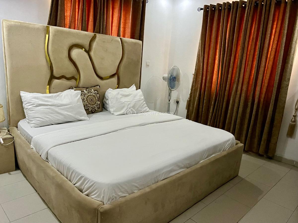 S & S Moj-june 12 Apartment, 2b, June 12 Boulevard Road, Road 4 Junction Abraham Adesanya, Ajah, Lagos, Detached Bungalow Short Let