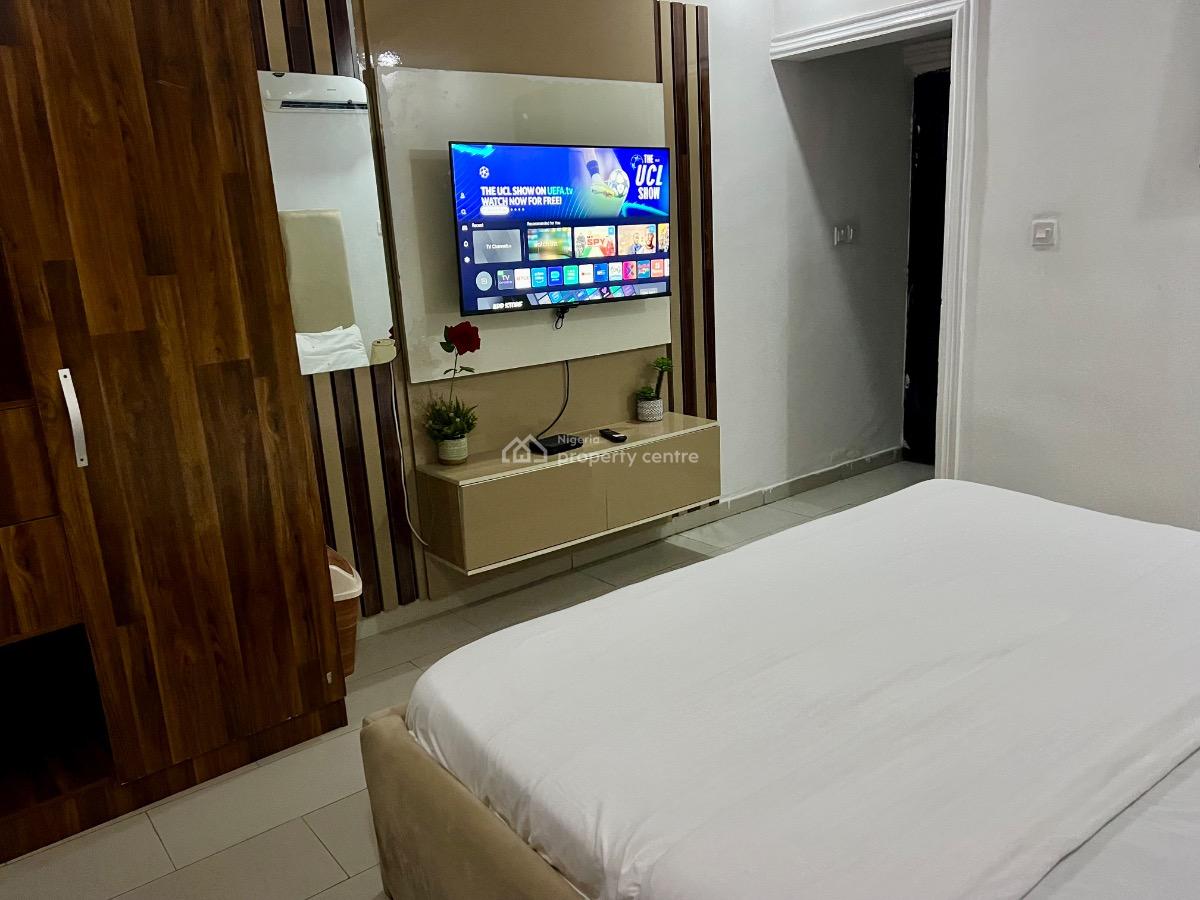 S & S Moj-june 12 Apartment, 2b, June 12 Boulevard Road, Road 4 Junction Abraham Adesanya, Ajah, Lagos, Detached Bungalow Short Let