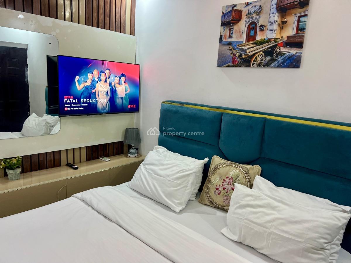 S & S Moj-june 12 Apartment, 2b, June 12 Boulevard Road, Road 4 Junction Abraham Adesanya, Ajah, Lagos, Detached Bungalow Short Let