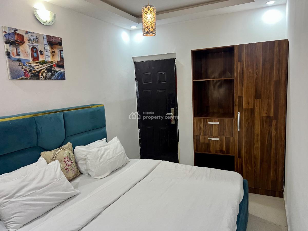 S & S Moj-june 12 Apartment, 2b, June 12 Boulevard Road, Road 4 Junction Abraham Adesanya, Ajah, Lagos, Detached Bungalow Short Let