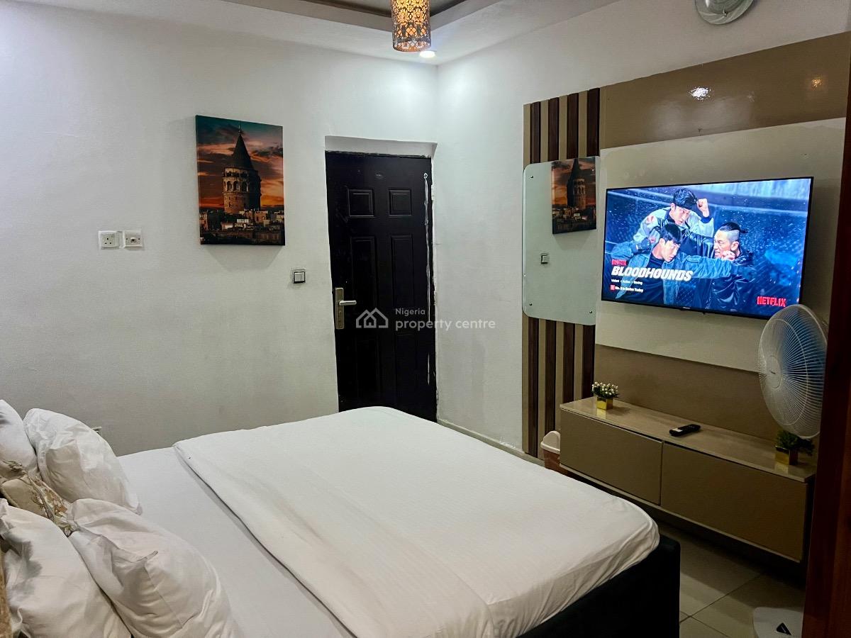 S & S Moj-june 12 Apartment, 2b, June 12 Boulevard Road, Road 4 Junction Abraham Adesanya, Ajah, Lagos, Detached Bungalow Short Let