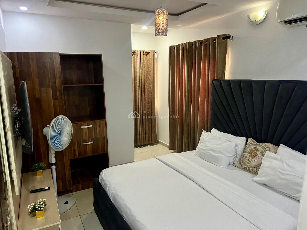 S & S Moj-june 12 Apartment, 2b, June 12 Boulevard Road, Road 4 Junction Abraham Adesanya, Ajah, Lagos, Detached Bungalow Short Let