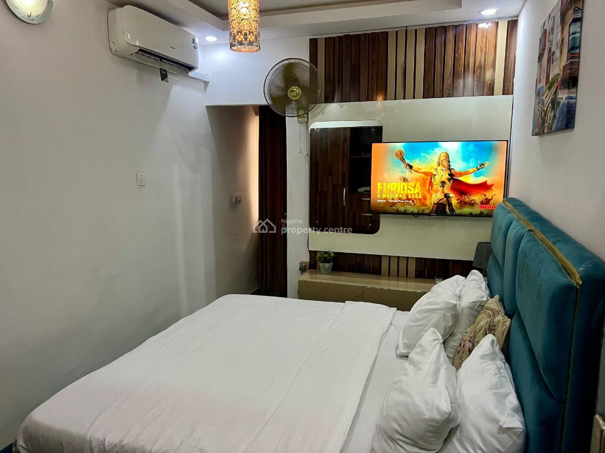 S & S Moj-june 12 Apartment, 2b, June 12 Boulevard Road, Road 4 Junction Abraham Adesanya, Ajah, Lagos, Detached Bungalow Short Let