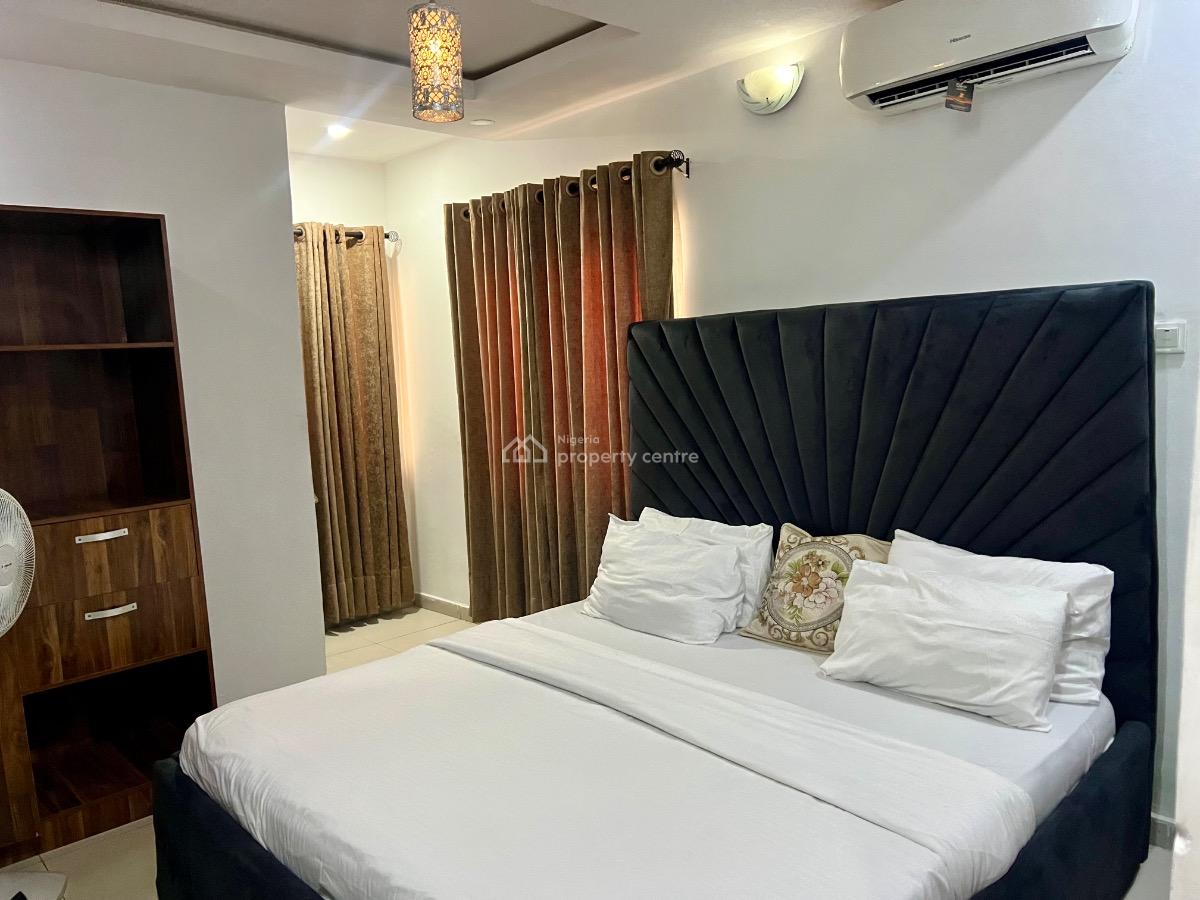 S & S Moj-june 12 Apartment, 2b, June 12 Boulevard Road, Road 4 Junction Abraham Adesanya, Ajah, Lagos, Detached Bungalow Short Let