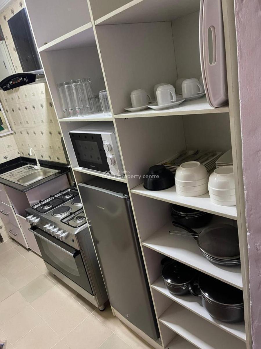 S & S Moj-june 12 Apartment, 2b, June 12 Boulevard Road, Road 4 Junction Abraham Adesanya, Ajah, Lagos, Detached Bungalow Short Let