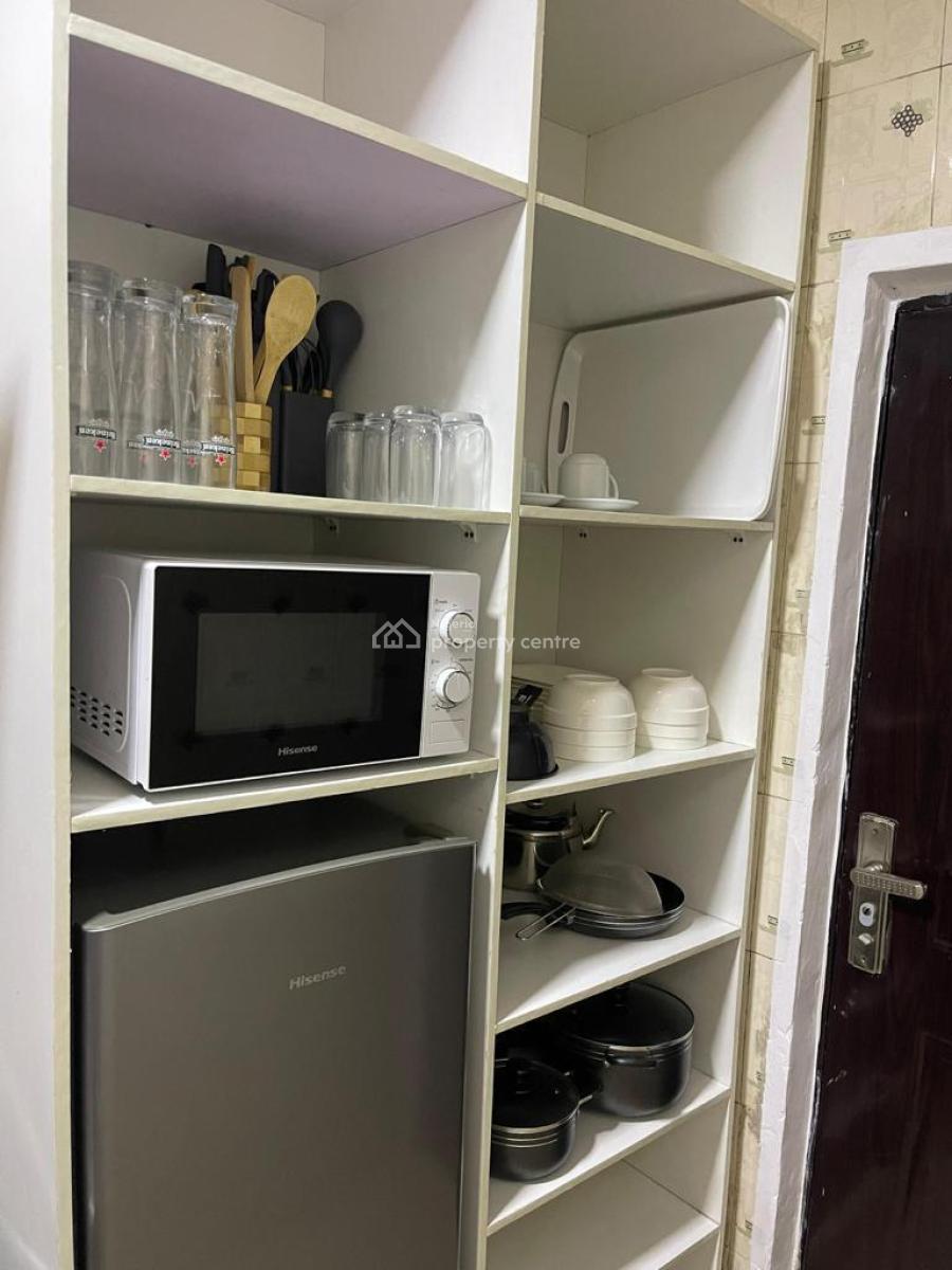 S & S Moj-june 12 Apartment, 2b, June 12 Boulevard Road, Road 4 Junction Abraham Adesanya, Ajah, Lagos, Detached Bungalow Short Let