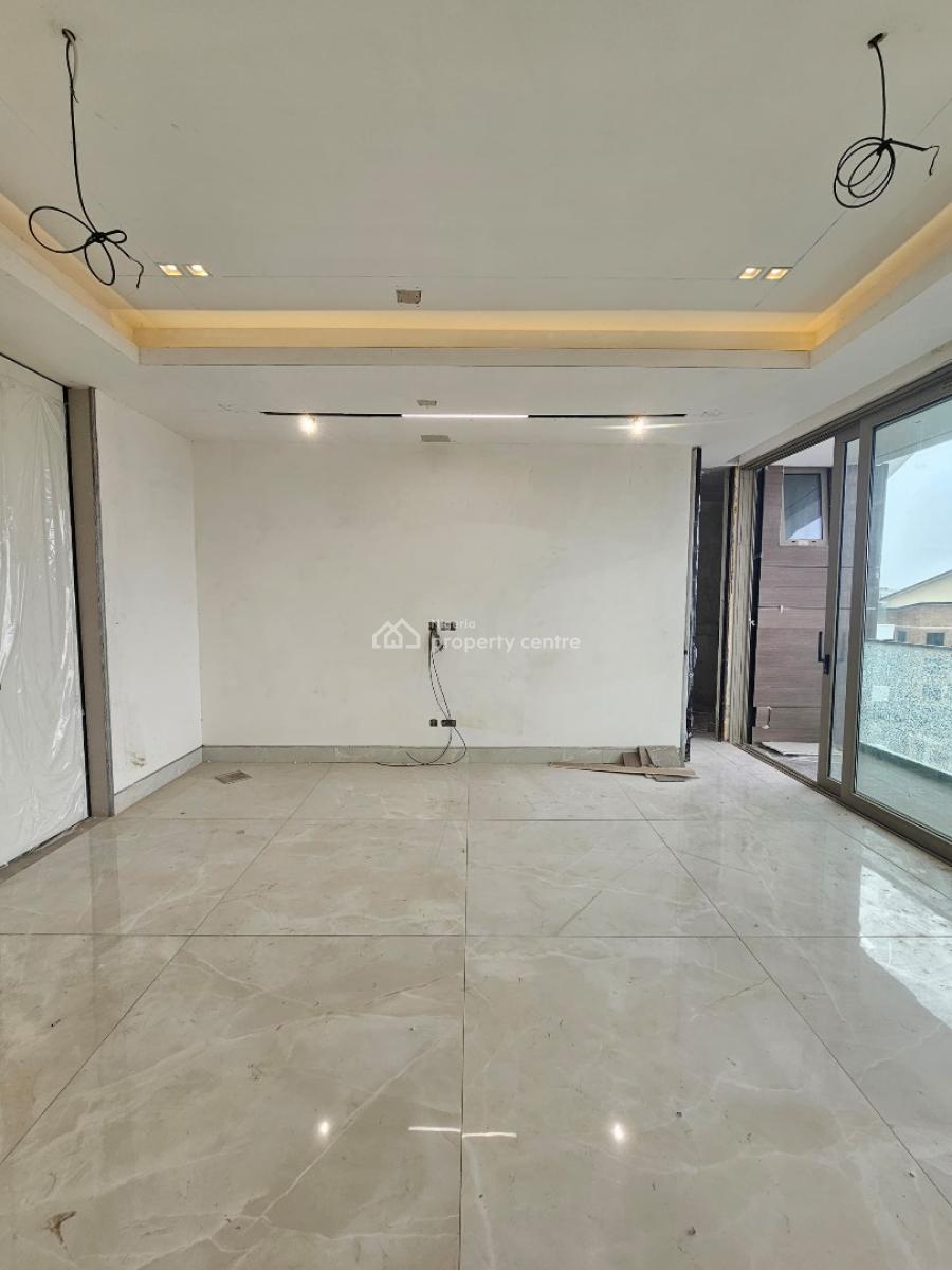 Exclusive 4 Bedroom Maisonette, Lekki Phase 1, Lekki, Lagos, Flat / Apartment for Sale