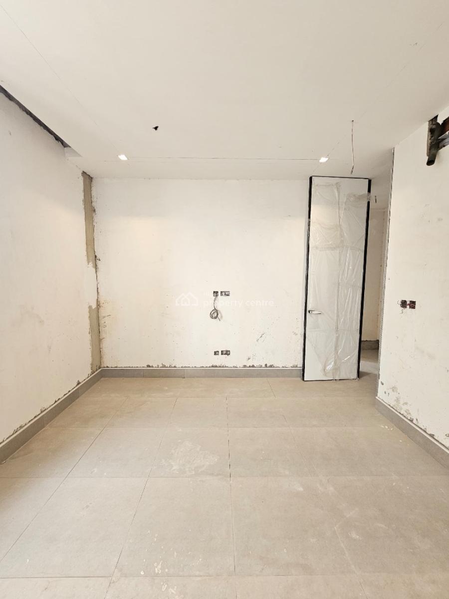 Exclusive 4 Bedroom Maisonette, Lekki Phase 1, Lekki, Lagos, Flat / Apartment for Sale