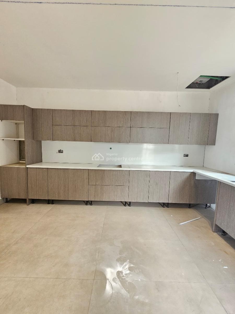 Exclusive 4 Bedroom Maisonette, Lekki Phase 1, Lekki, Lagos, Flat / Apartment for Sale